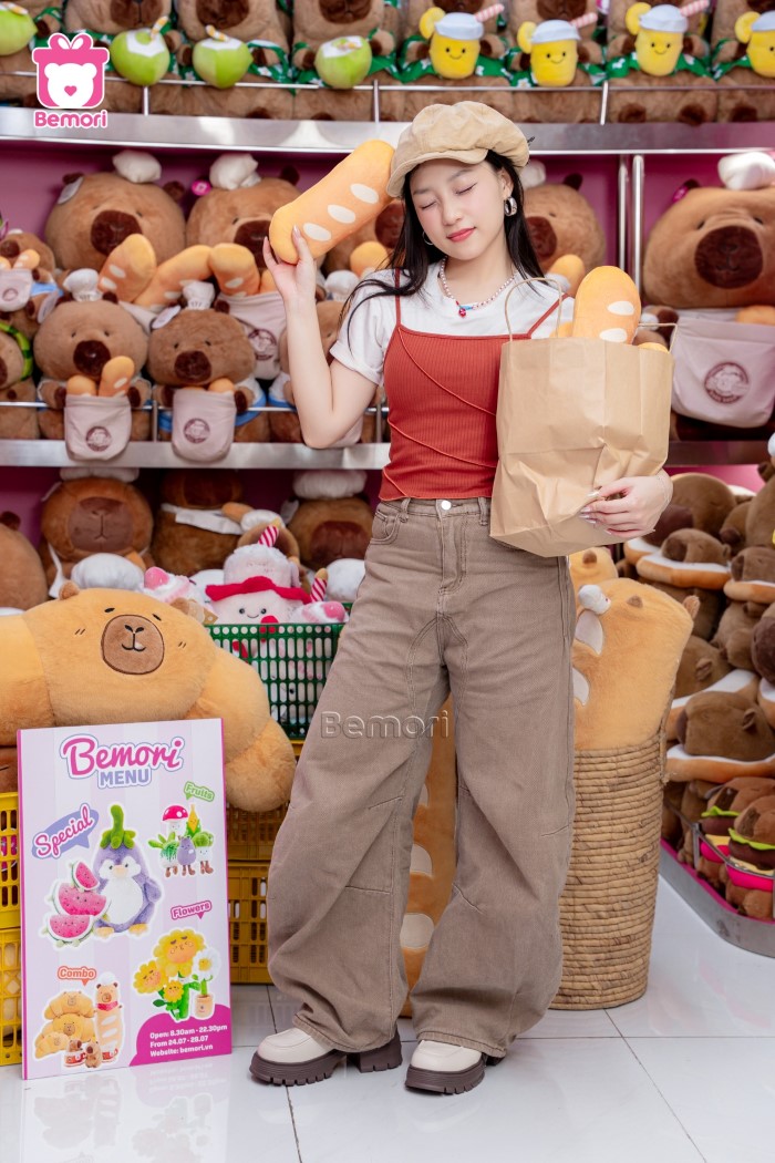 Chiếc bánh mì mềm mại ôm trọn trong vòng tay