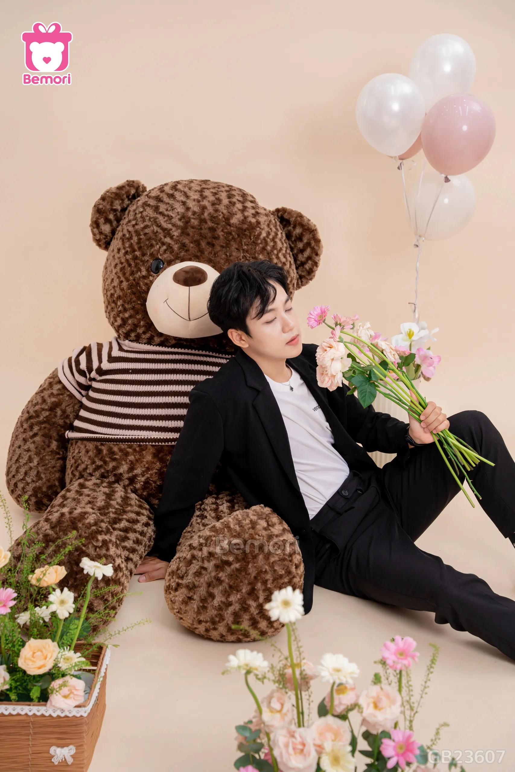 Gửi tặng nàng cả vũ trụ tình yêu lãng mạn cùng gấu Teddy