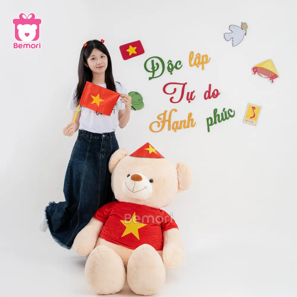 Gấu mặc áo cờ đỏ sao vàng: Món đồ kỷ niệm vô giá