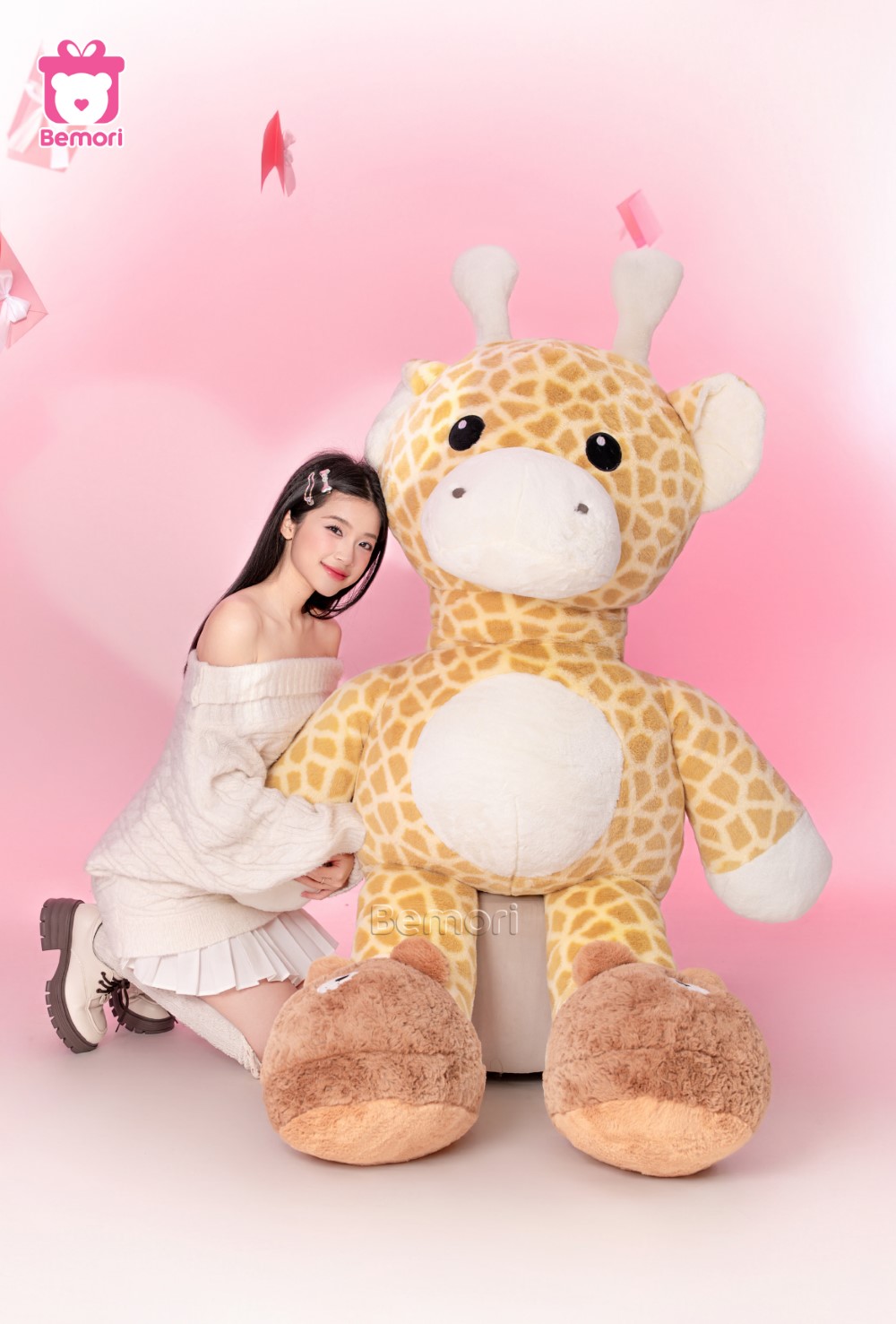 Tựa đầu vào gấu bông như tựa vào lòng anh