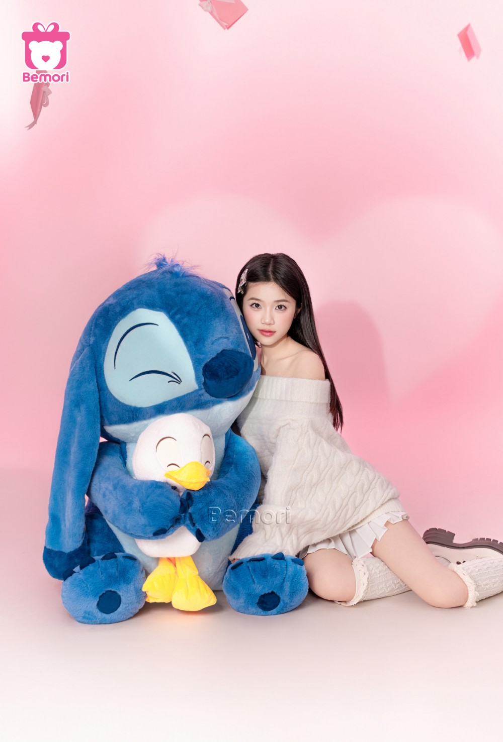 Khi hạnh phúc chỉ cần một vòng tay đủ lớn của gấu bông khổng lồ