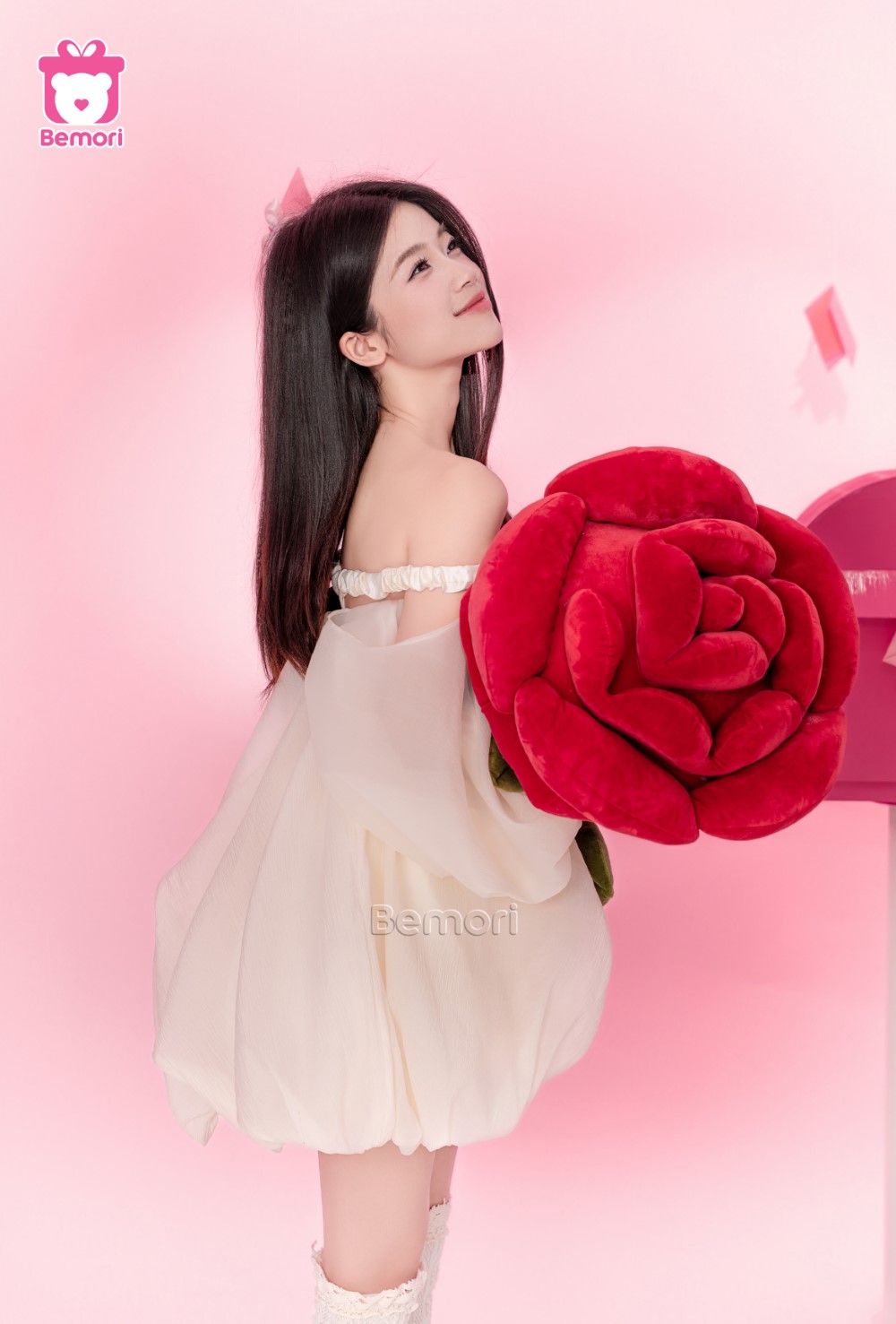 Tặng nàng một bông hồng khổng lồ, nàng hạnh phúc cả ngày