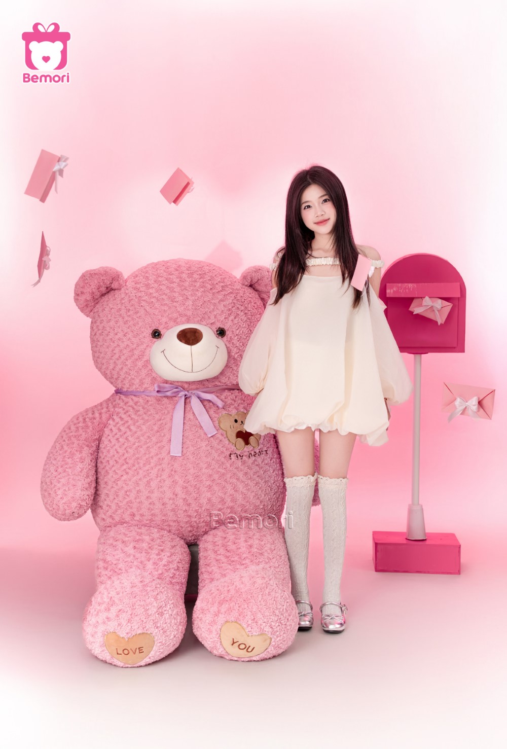 Gấu bông Teddy khổng lồ cùng nàng chụp ảnh lung linh