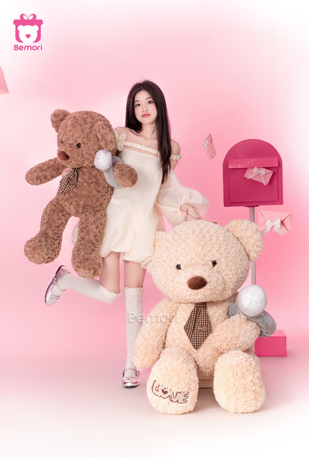 Gấu bông Teddy đeo nhẫn giúp các chàng trai tỏ tình thành công