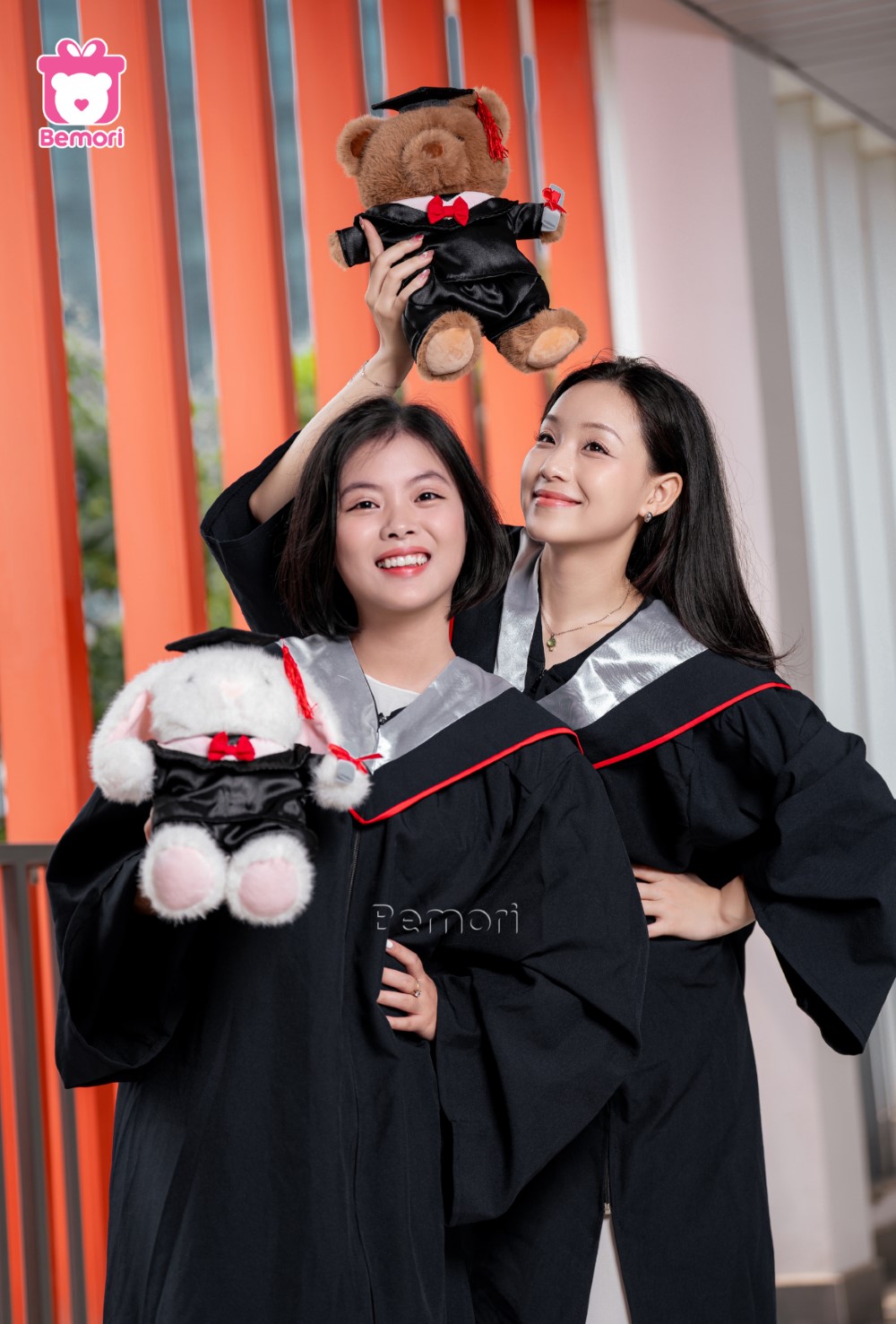 Gấu bông tốt nghiệp cho bạn thân: viết tiếp câu chuyện thanh xuân