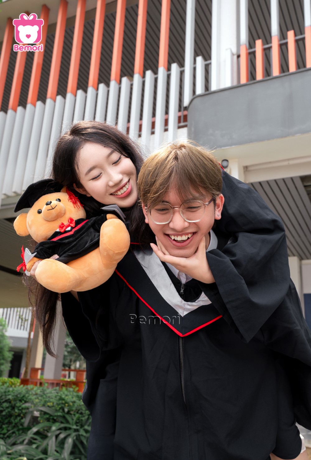 Món quà tốt nghiệp dành cho bạn đồng hành