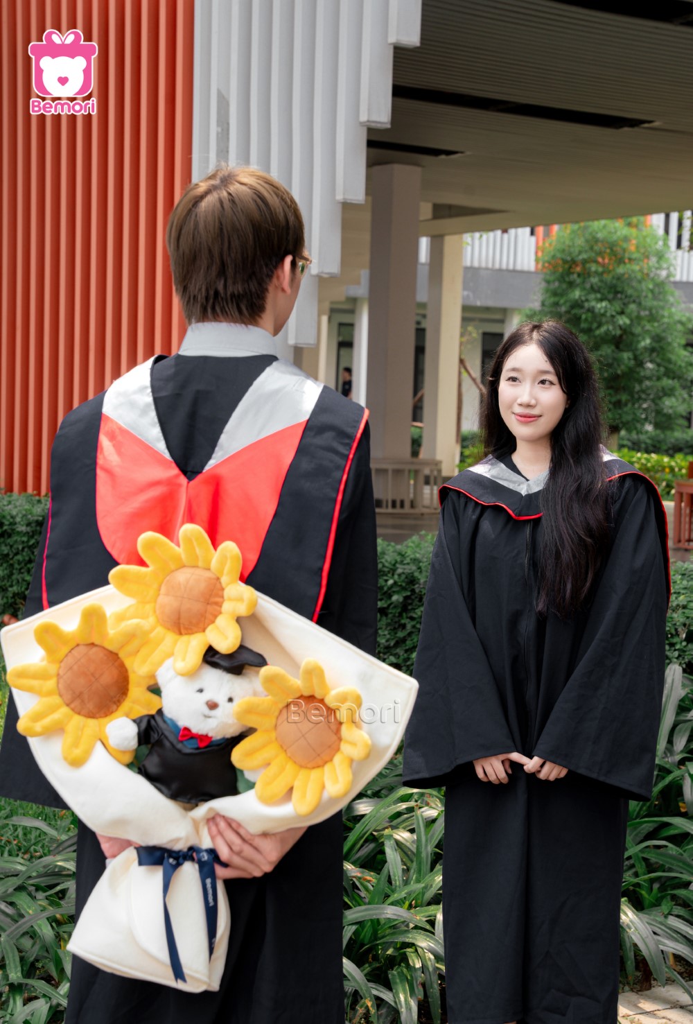 Hoa gấu tốt nghiệp Be Grad và ánh mắt dành cho nhau