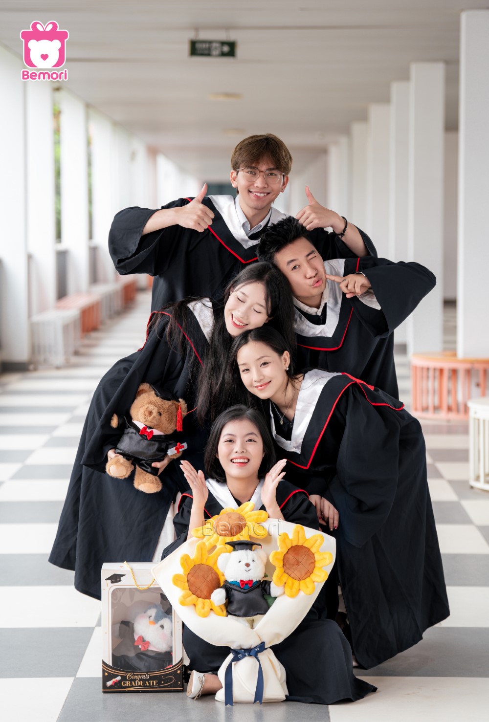 gấu bông tốt nghiệp: quà tặng tốt nghiệp cho nhóm bạn thân