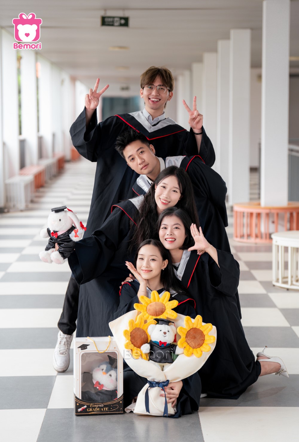 gấu bông tốt nghiệp: quà tặng tốt nghiệp cho nhóm bạn thân