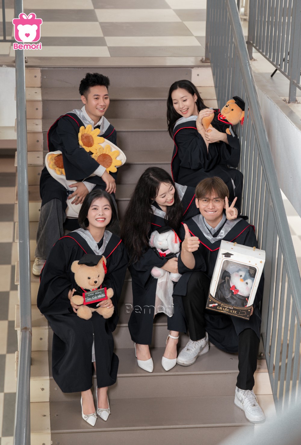 gấu bông tốt nghiệp: quà tặng tốt nghiệp cho nhóm bạn thân