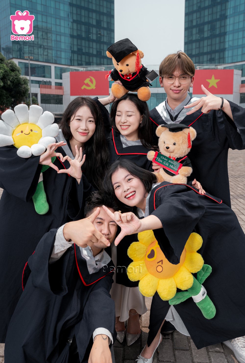 gấu bông tốt nghiệp: quà tặng tốt nghiệp cho nhóm bạn thân