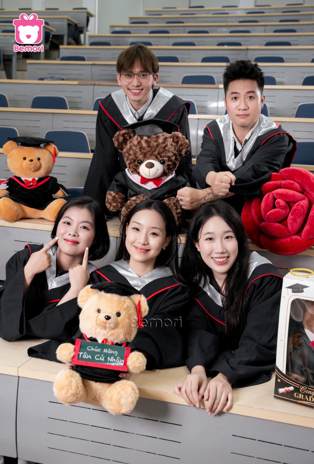 concept chụp ảnh tốt nghiệp của nhóm bạn