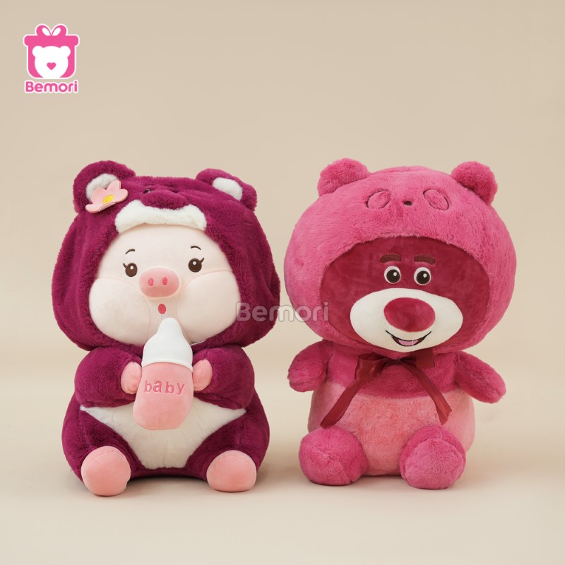 Bộ Đôi Lotso Đỏ Mũ Nơ và Heo Bông Cosplay Lotso Ôm Bình Sữa quá là ngộ nghĩnh