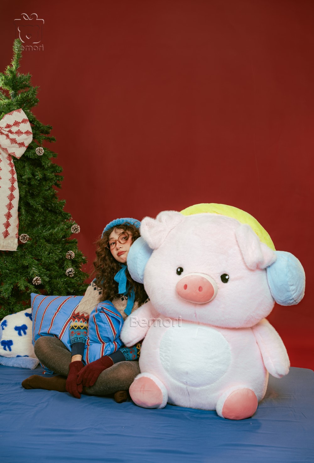 Heo bông đeo tai nghe