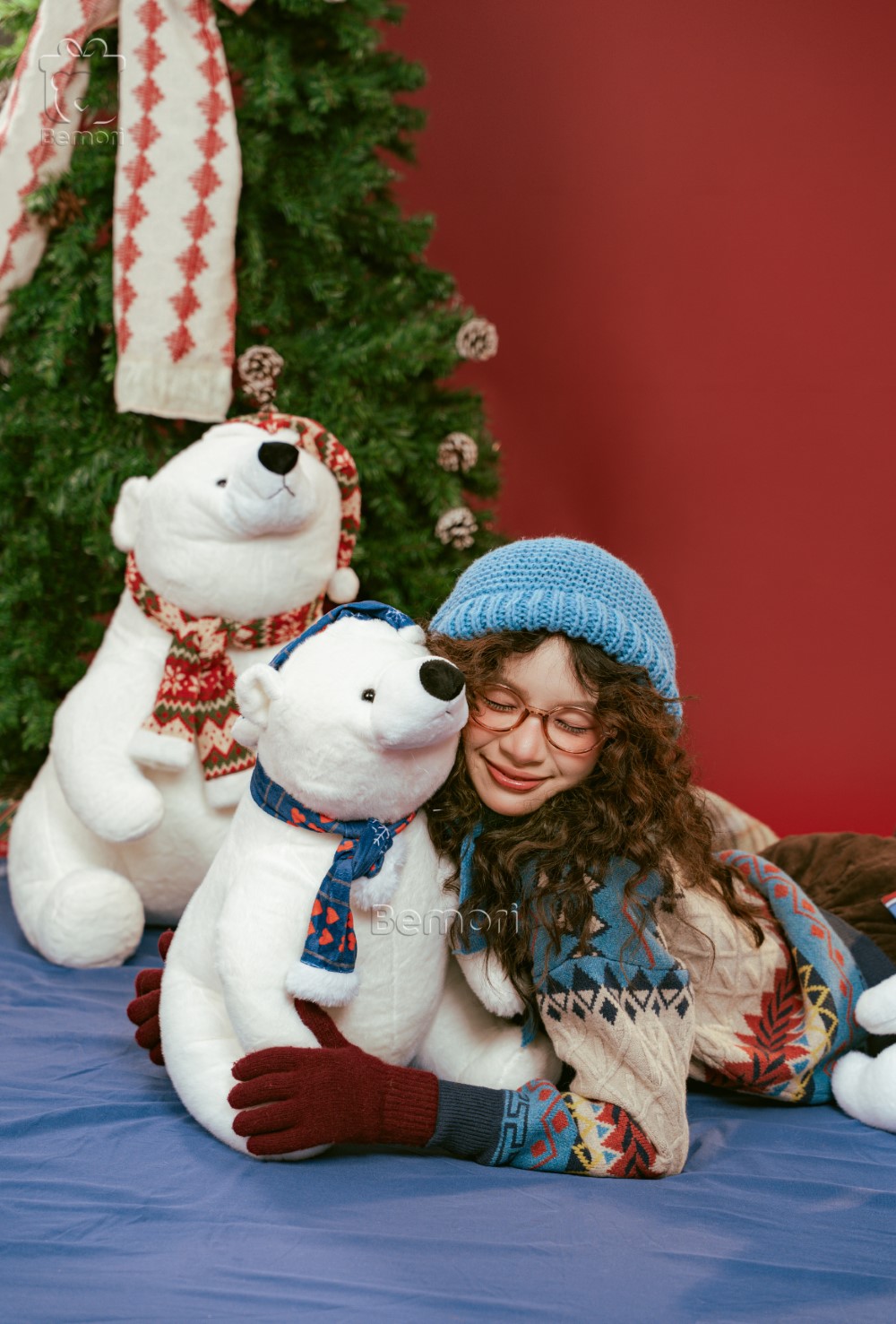 Cái ôm từ gấu Bắc cực sưởi ấm mùa đông lạnh giá