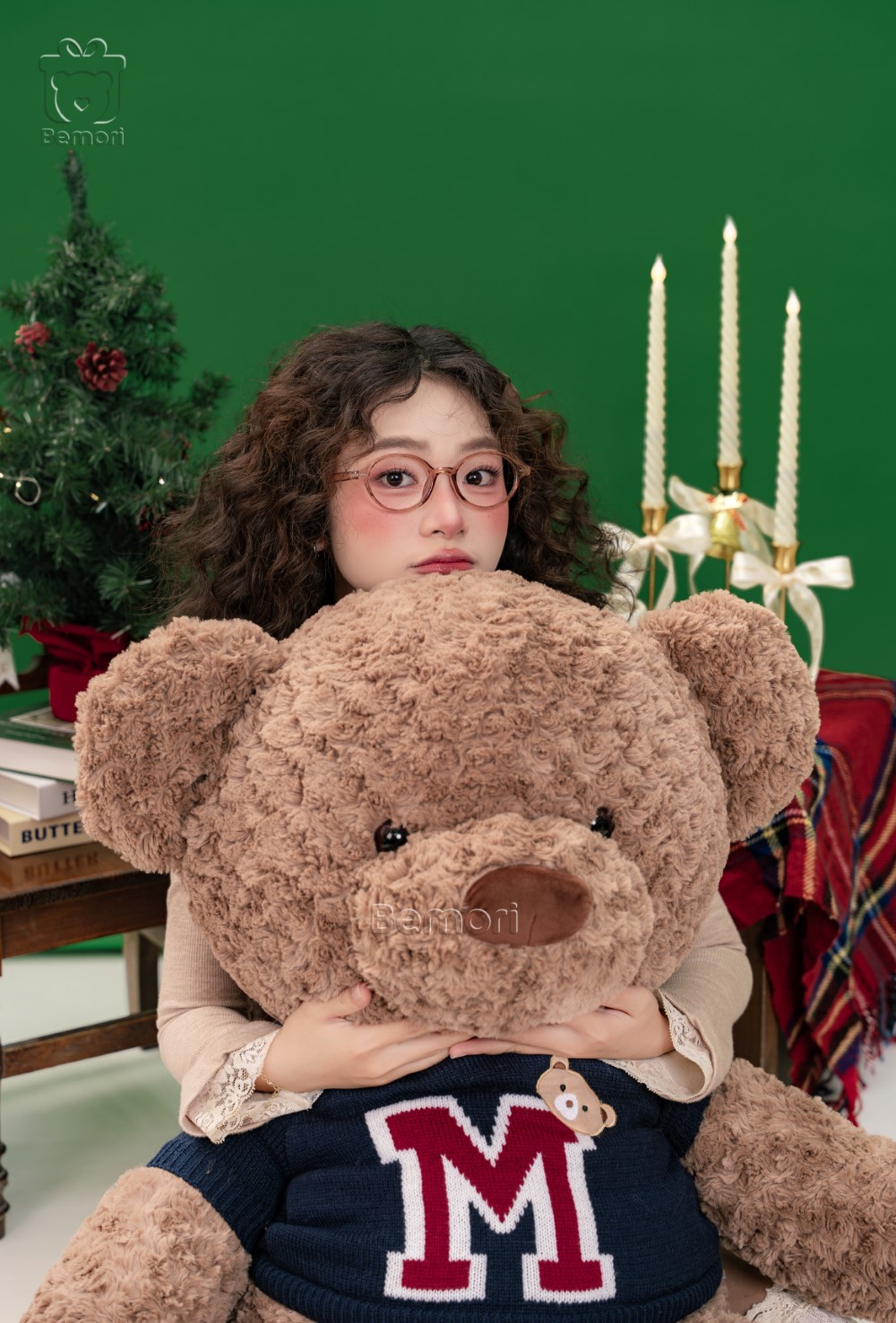 Mùa Giáng Sinh trở nên dịu dàng hơn nhờ những cái ôm