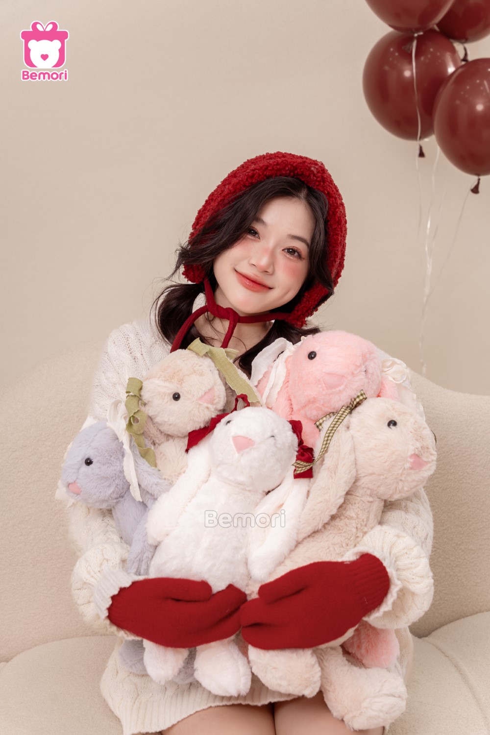 bé thỏ Bunny Tai Dài nằm gọn trong vòng tay