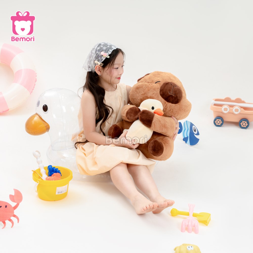 Cùng gấu bông Capybara "phá đảo" mọi cuộc vui mùa hè