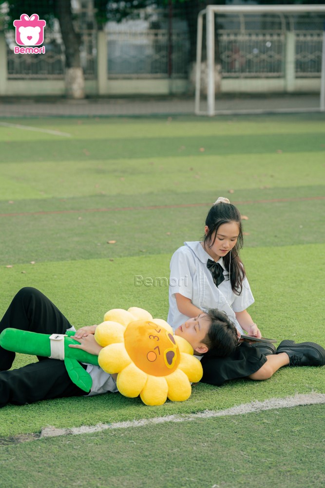 Tình yêu tuổi học trò rực rỡ như hướng dương