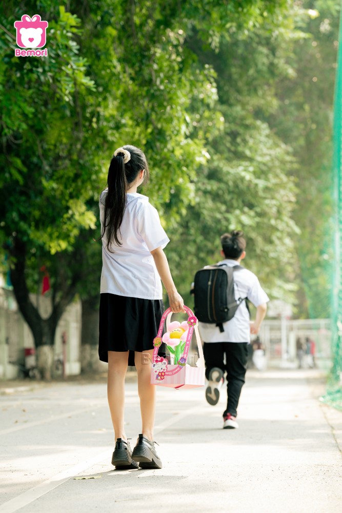 Bông hoa cũ trong hộp kỷ niệm vẫn còn thơm