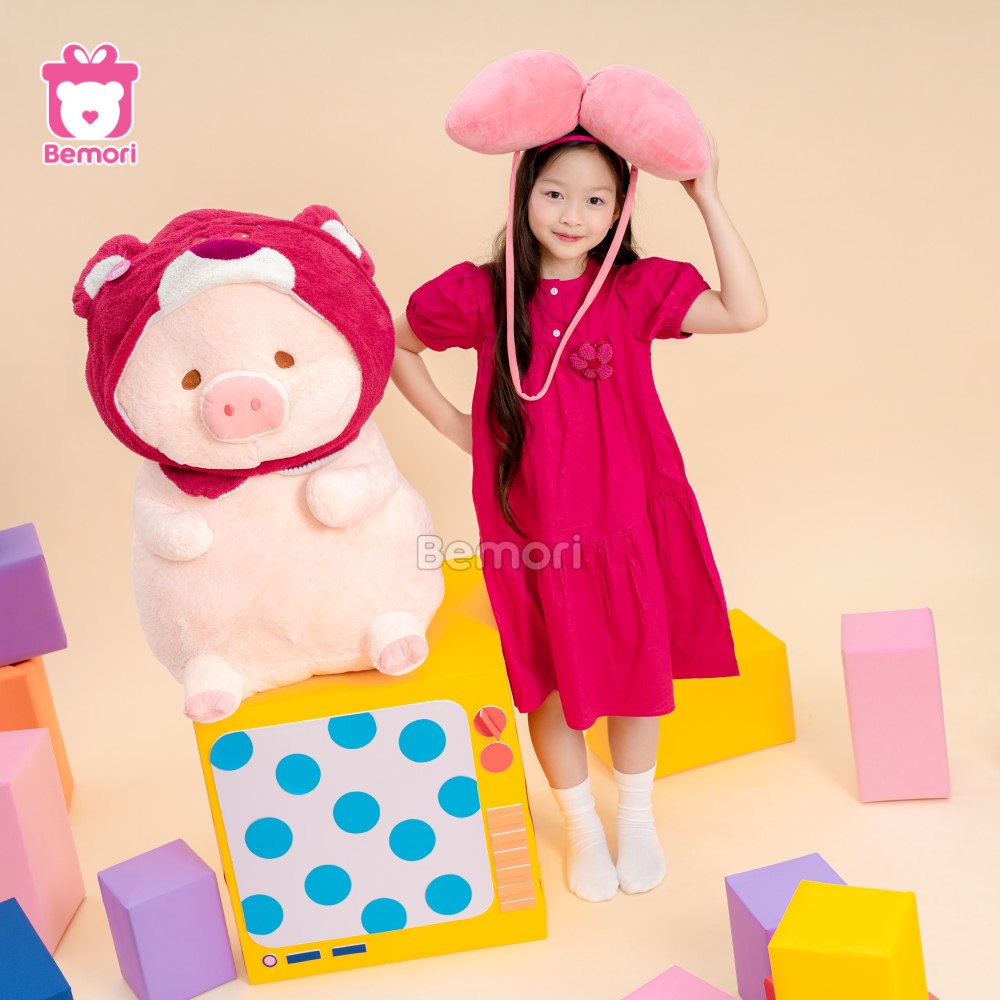 Chú heo bông hồng dâu rực rỡ