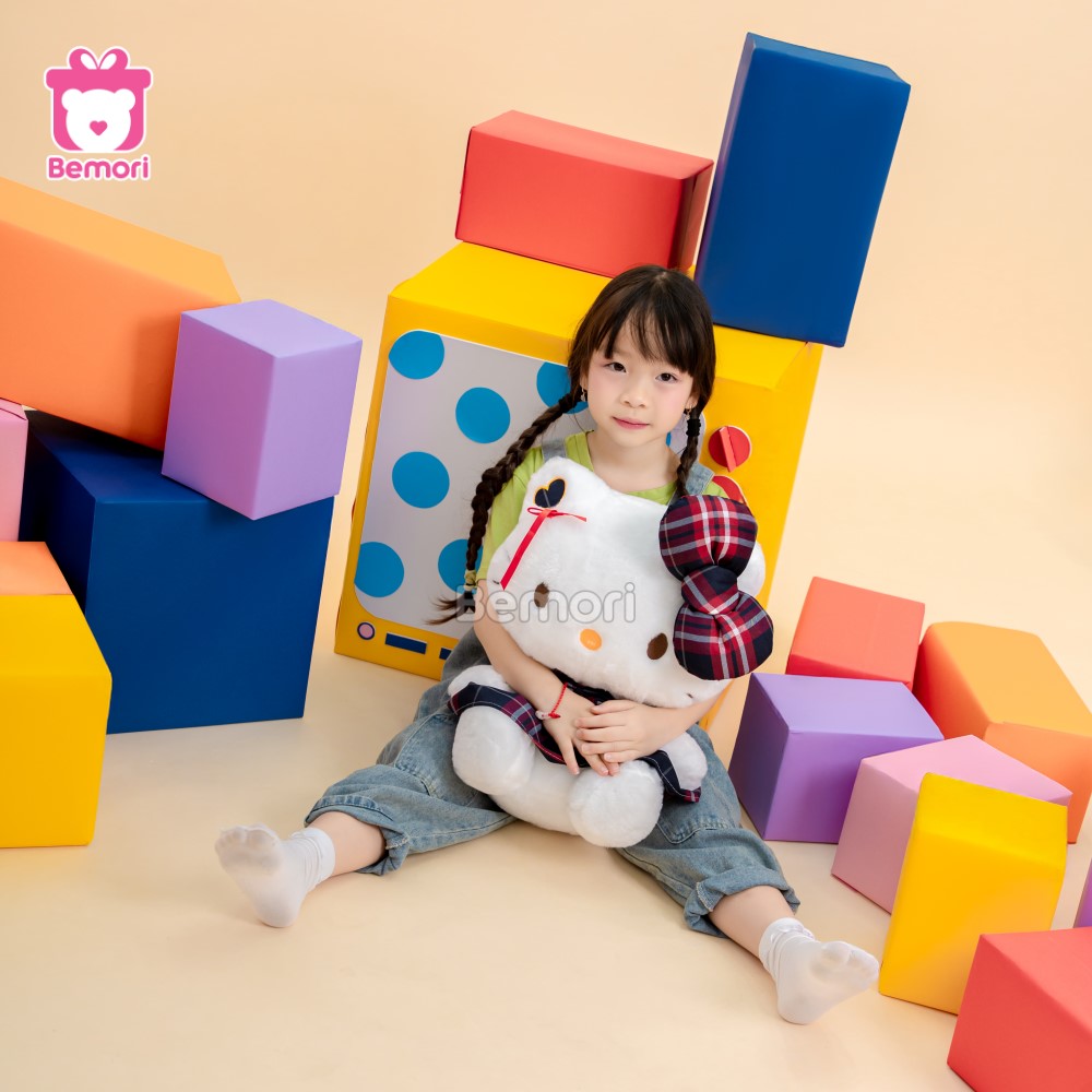 Gấu Bông Hello Kitty Yếm Váy Caro