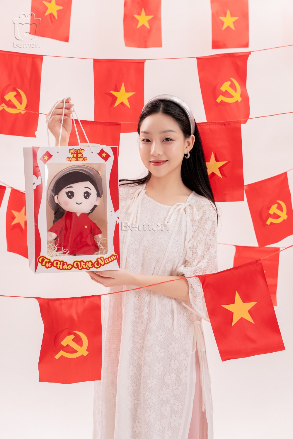 Gấu bông cô gái Việt Nam