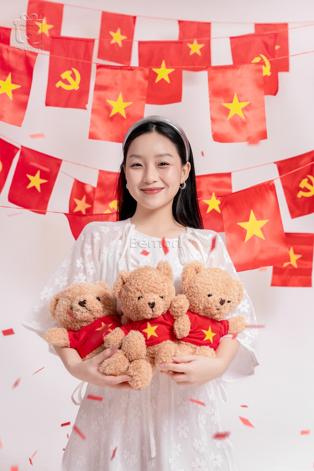 Một cái ôm nhỏ, gói trọn cả niềm tự hào lớn lao