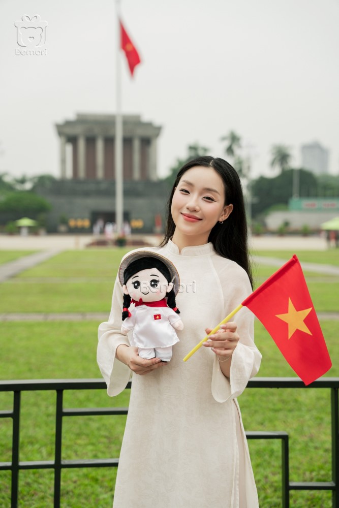 Cô gái Việt: trái tim hậu phương kiên cường