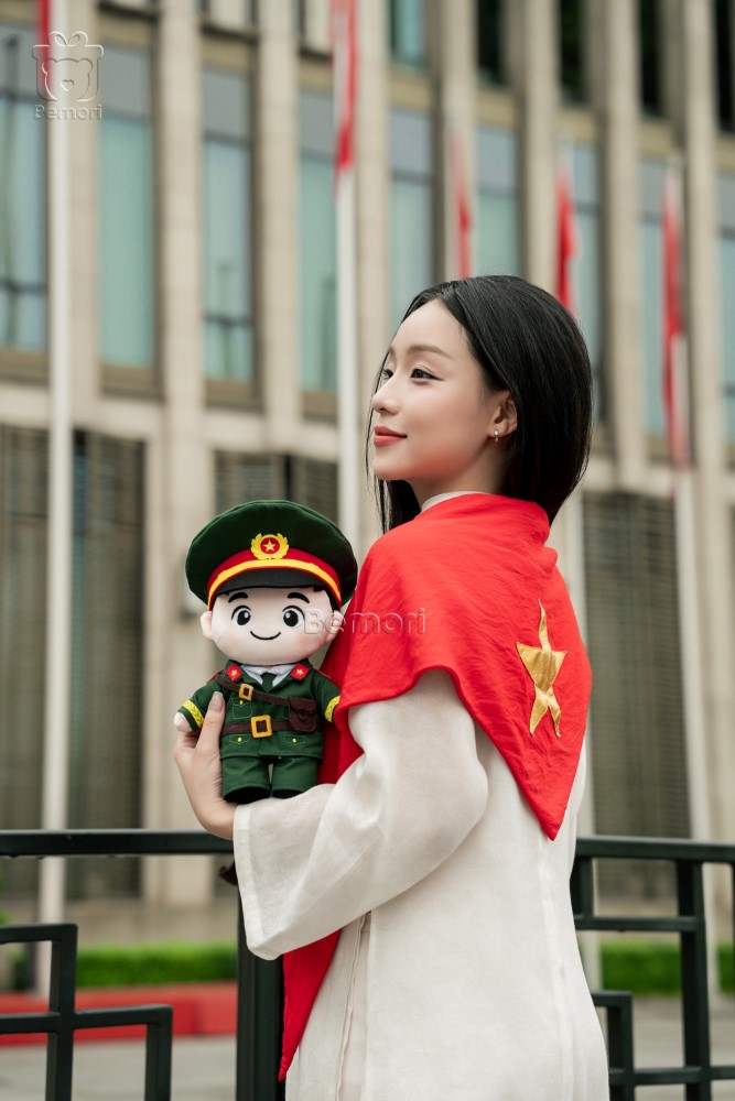 Chú bộ đội: người hùng của cả đất nước và em