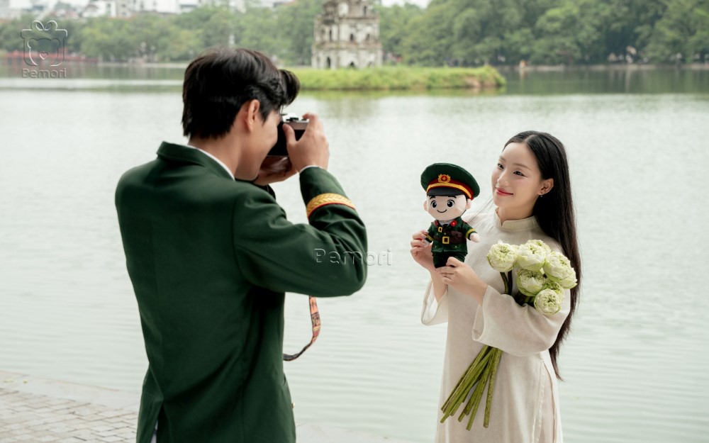 Ôm là nhớ, nhìn là thương, giữ là tự hào