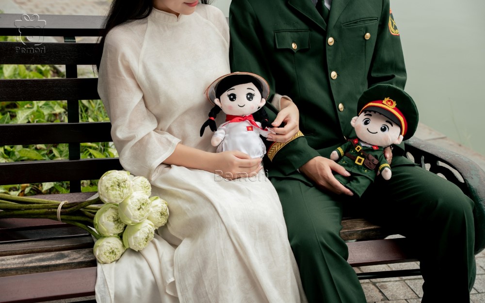 Dịu dàng như cô gái Việt, vững vàng như chú bộ đội