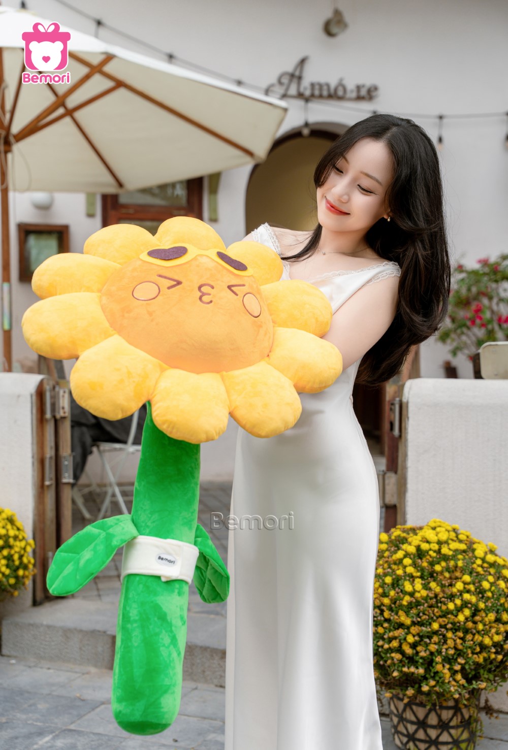 Vườn hoa bông hướng dương không tàn giữa lòng phố thị