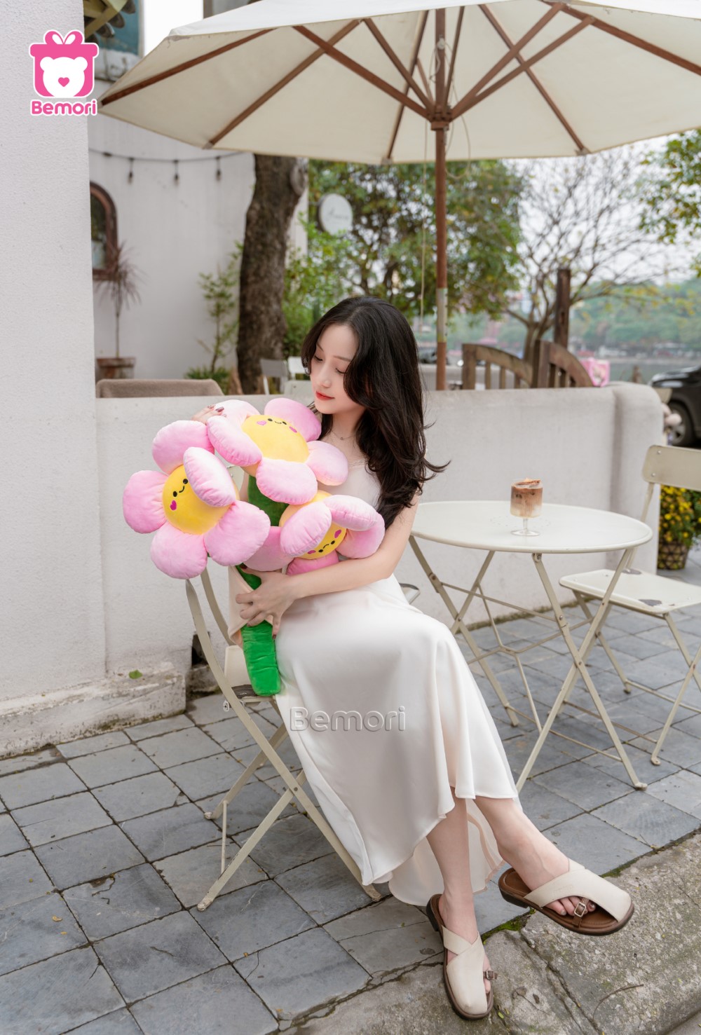 Gói trọn chân thành vào đóa hoa mặt cười bông