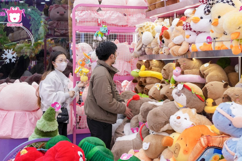 Anh chàng mua gấu bông tặng bạn gái