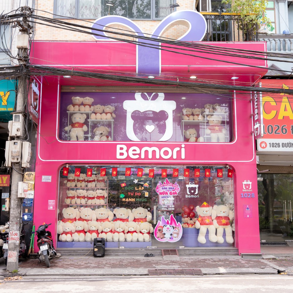Cửa hàng Bemori rực rỡ cờ đỏ sao vàng chào mừng Đại lễ 30/4