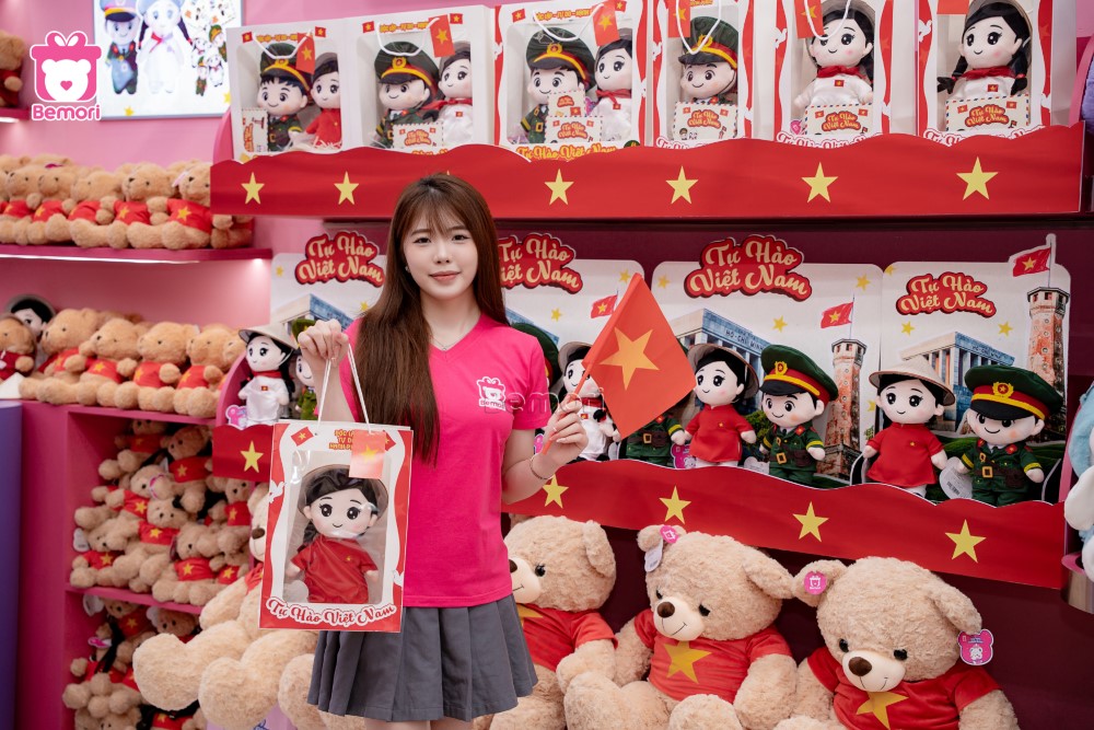 Những kệ gấu bông Việt Nam được sắp xếp tinh tế