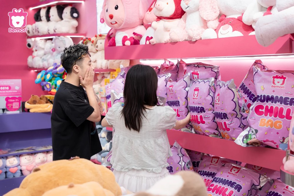 Mỗi túi là một vũ trụ bất ngờ cho “em bé” nhà bạn