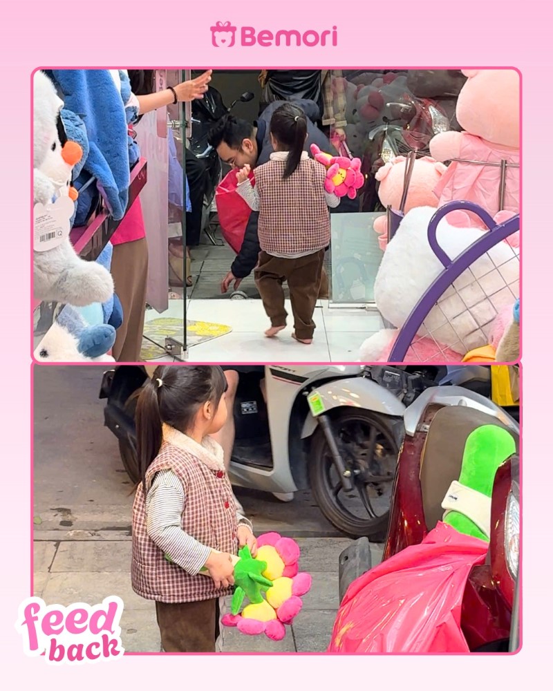 Em bé theo chân bố mua hoa bông tặng mẹ