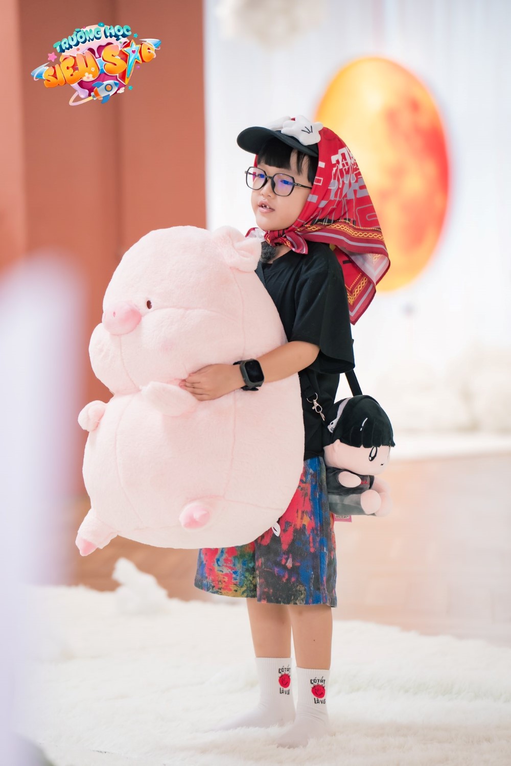 Các siêu sao nhí cực thích ôm gấu bông Bemori