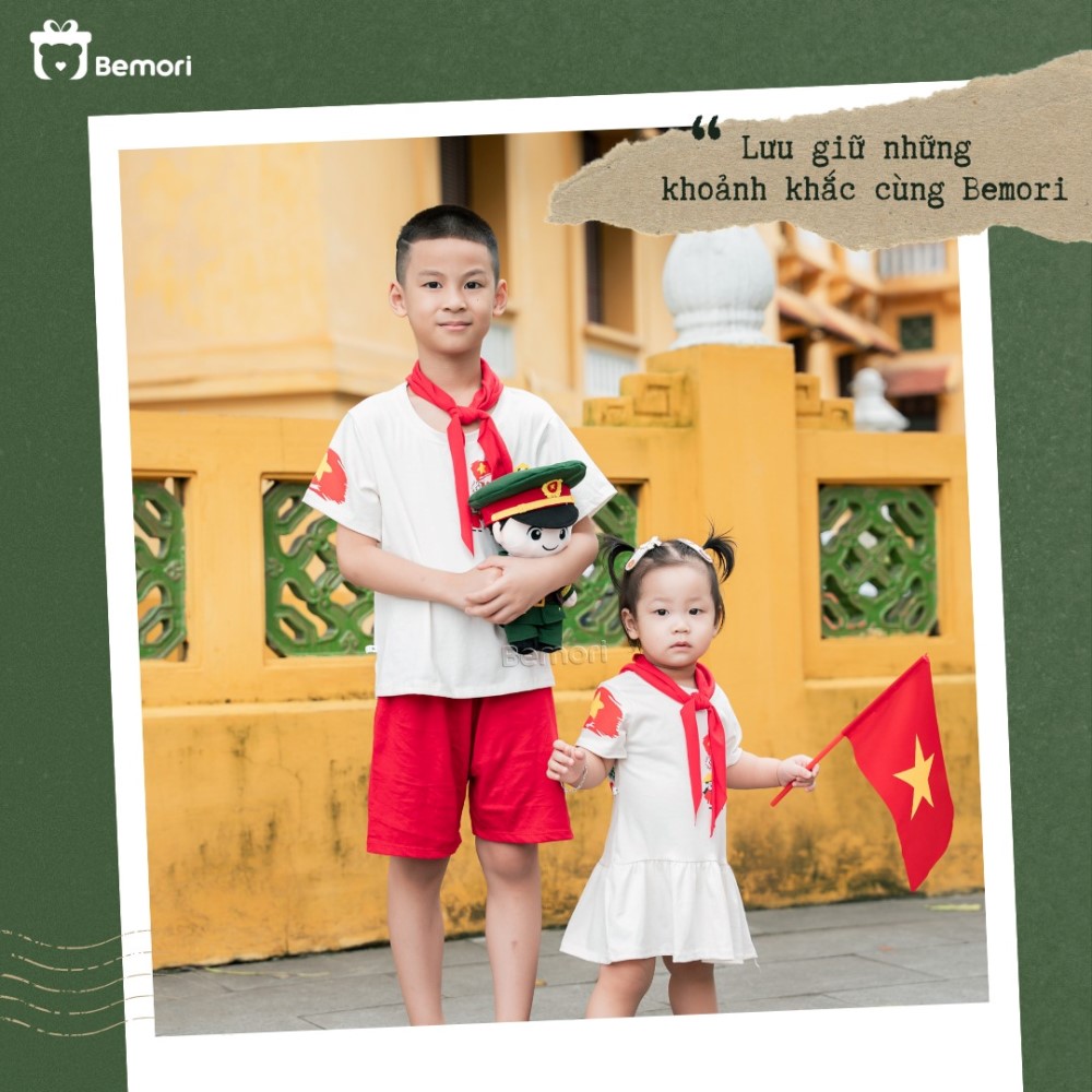 Các bạn nhỏ thể hiện niềm tự hào và yêu nước