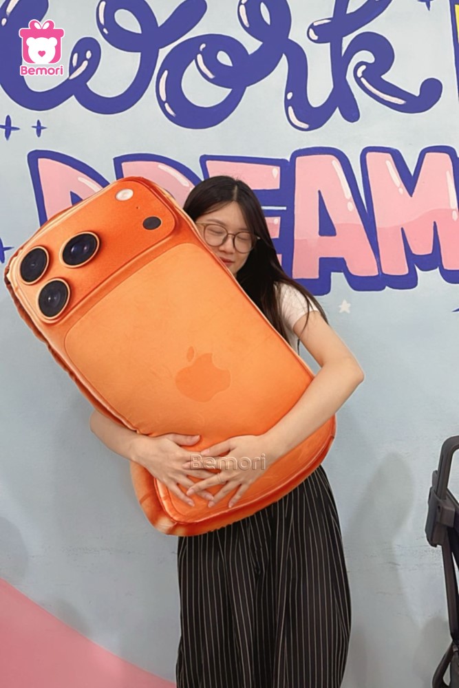 Check-in cùng chiếc gối ôm "đắt tiền"