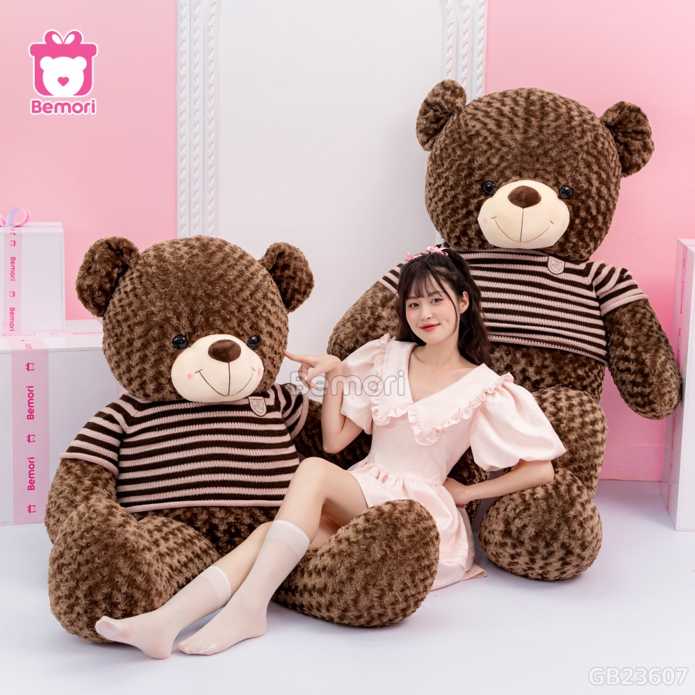 Gấu Bông Teddy Socola khổng lồ làm “chỗ dựa” vững chắc cho các cô nàng