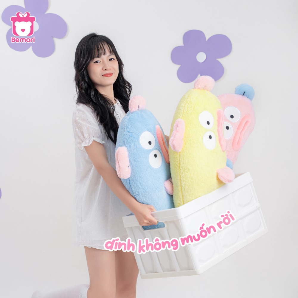 Ôm cá bông môi tều dính không muốn rời