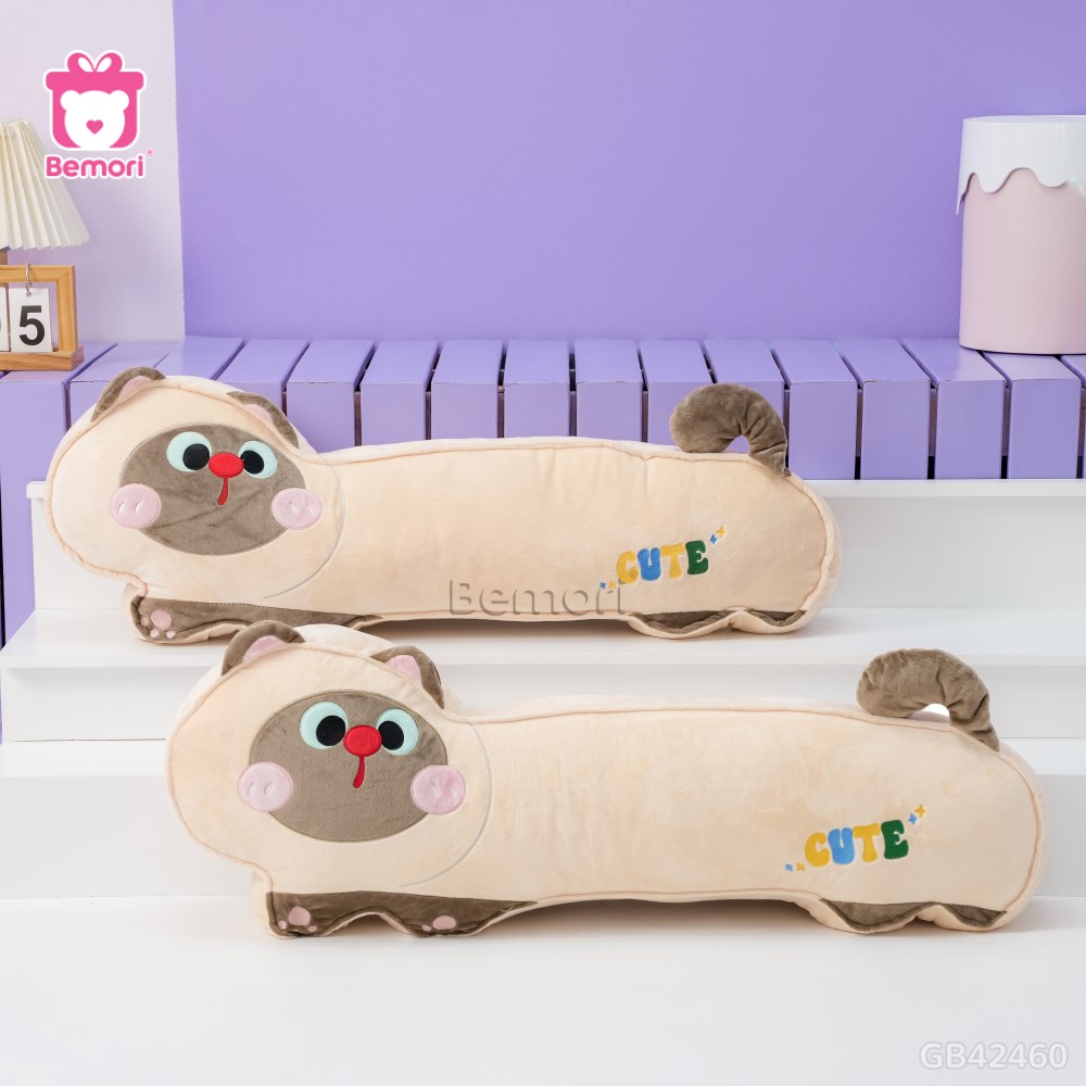 Gối Ôm Mèo Mắt Tròn tận hưởng khoảnh khắc nghỉ ngơi thật chill