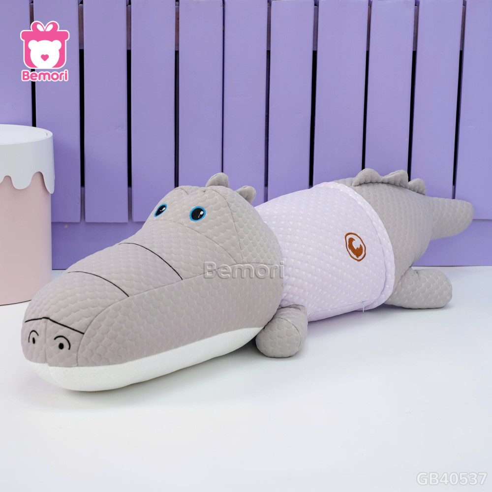 Gối Ôm Lạnh Cá Sấu Mặc Áo