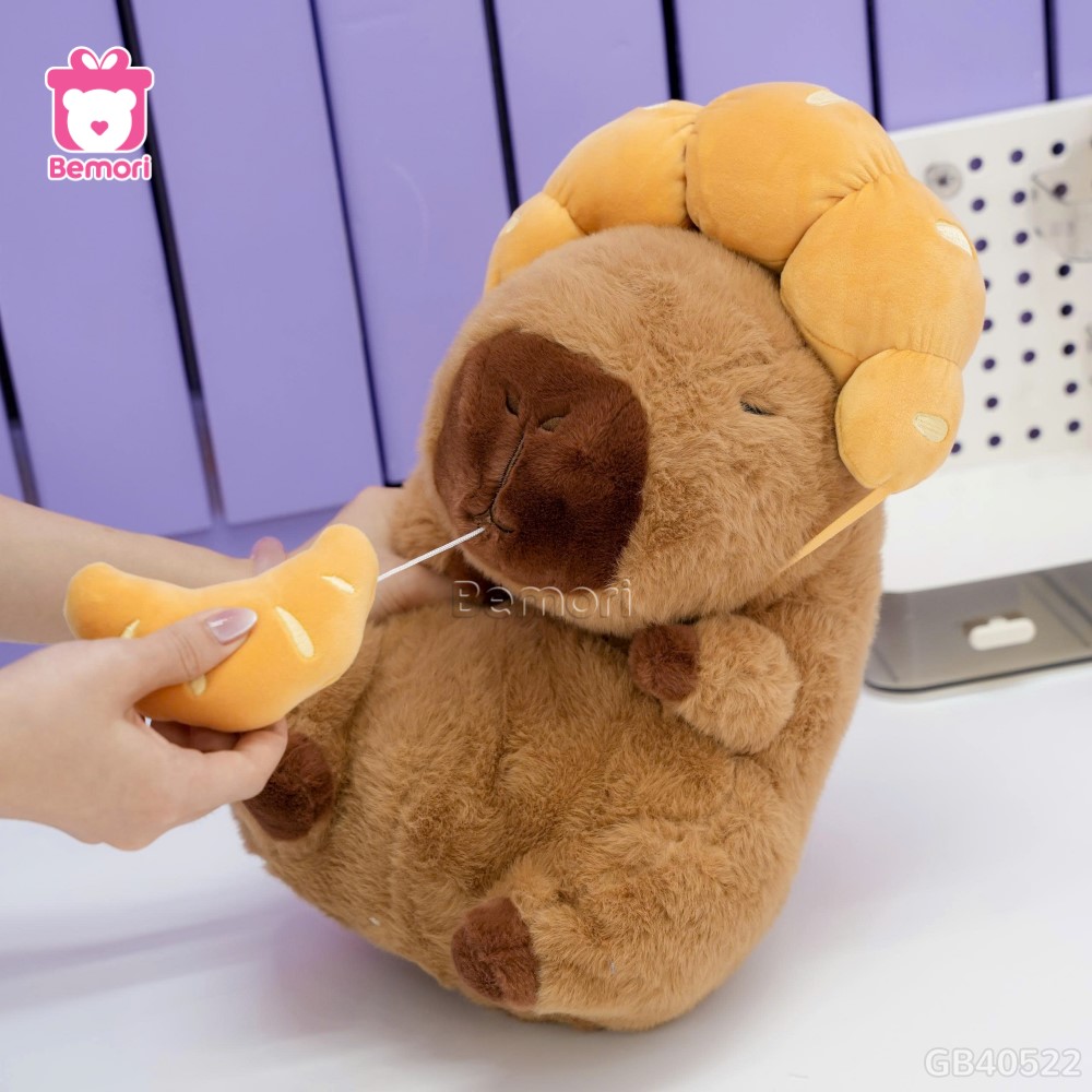 Gấu Bông Capybara Đội Bánh Sừng Bò