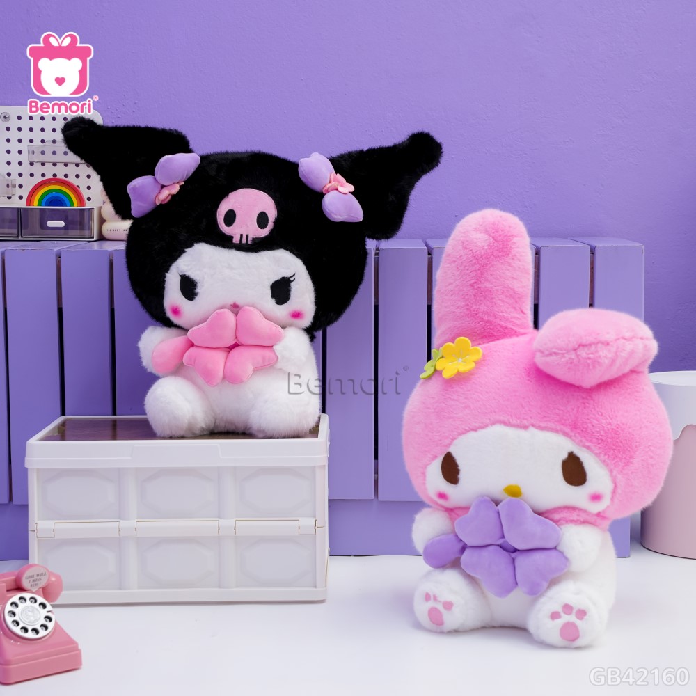 Gấu Bông Thỏ Sanrio Cầm Cỏ 4 Lá