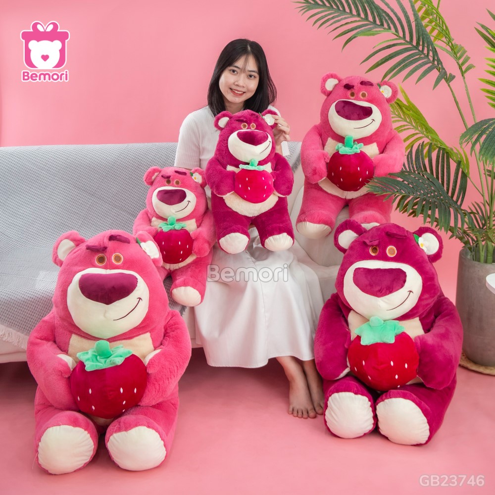 Gấu Bông Lotso Mịn Ngồi Ôm Dâu đa dạng kích thước