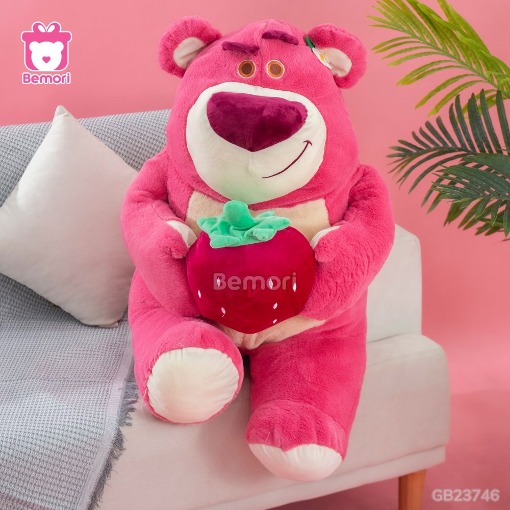 Gấu Bông Lotso Mịn Ngồi Ôm Dâu – Hồng Nhạt